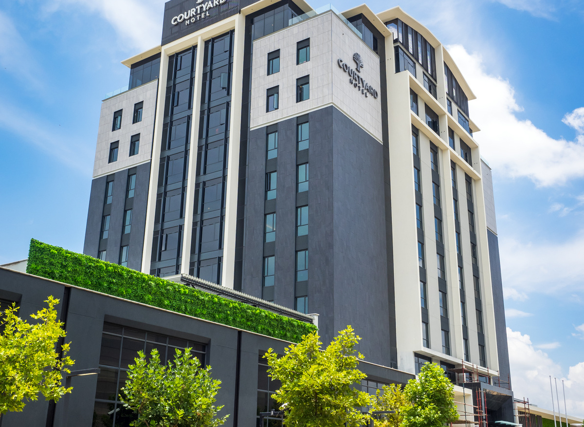Courtyard Hotel Waterfall