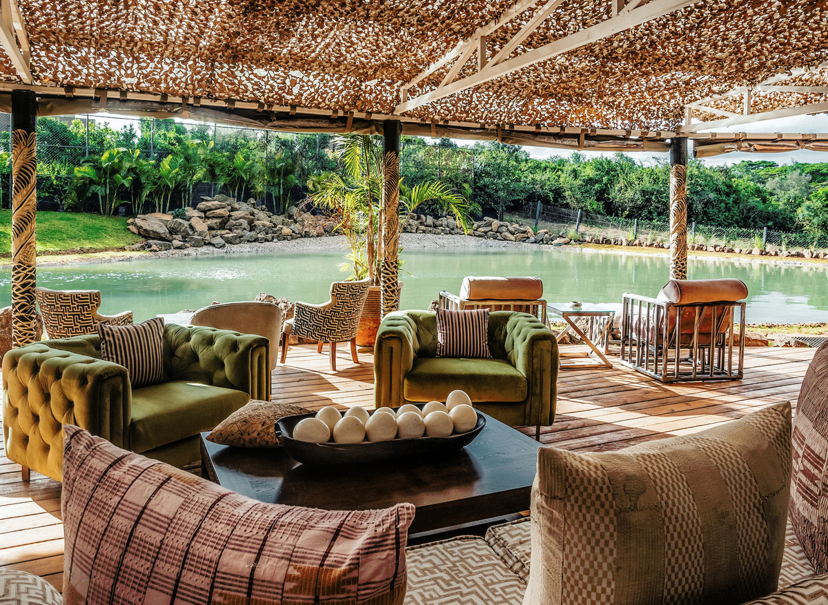 Hemingways Eden Residence | The Deck & Egg Bar 