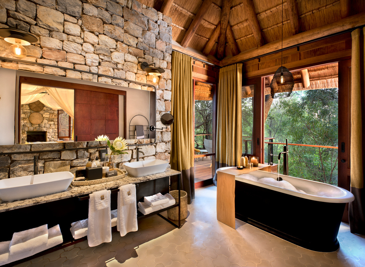 Morukuru River House - bathroom.JPG