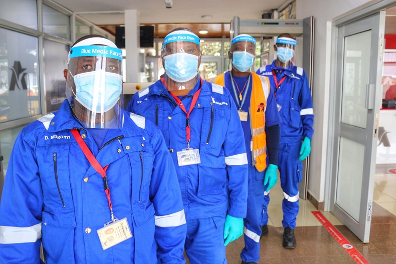 8911-airkenya-express-staff-in-protective-face-masks.jpg