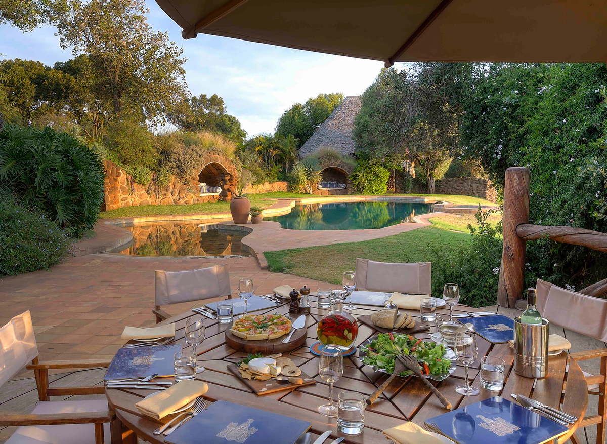 Laragai House Outdoor Dining