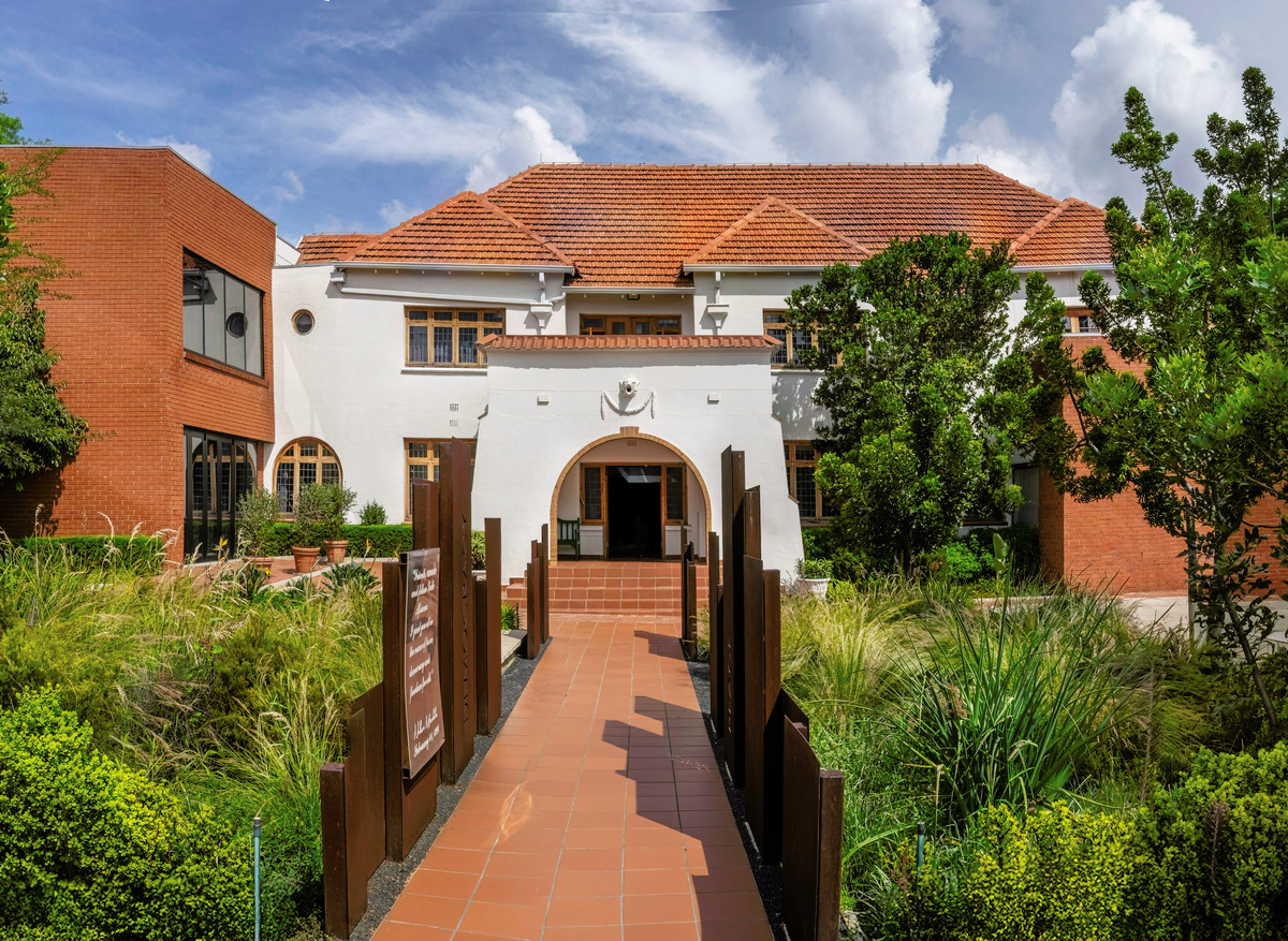 SM Building Exterior 4 01.04.25.jpg