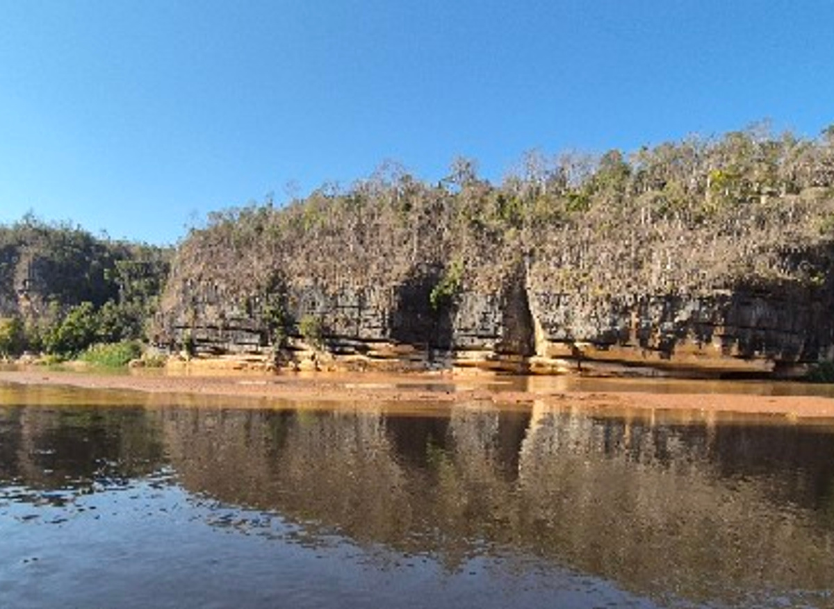 Manambolo river and the cave of staalagmite & stalactite