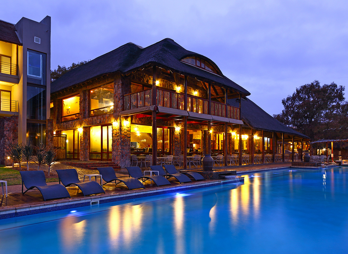 Aquila Overnight Restaurant & Pool View.jpg