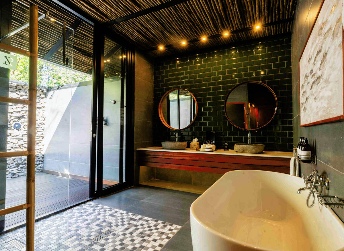 Mukwa Suite Bathroom.jpg