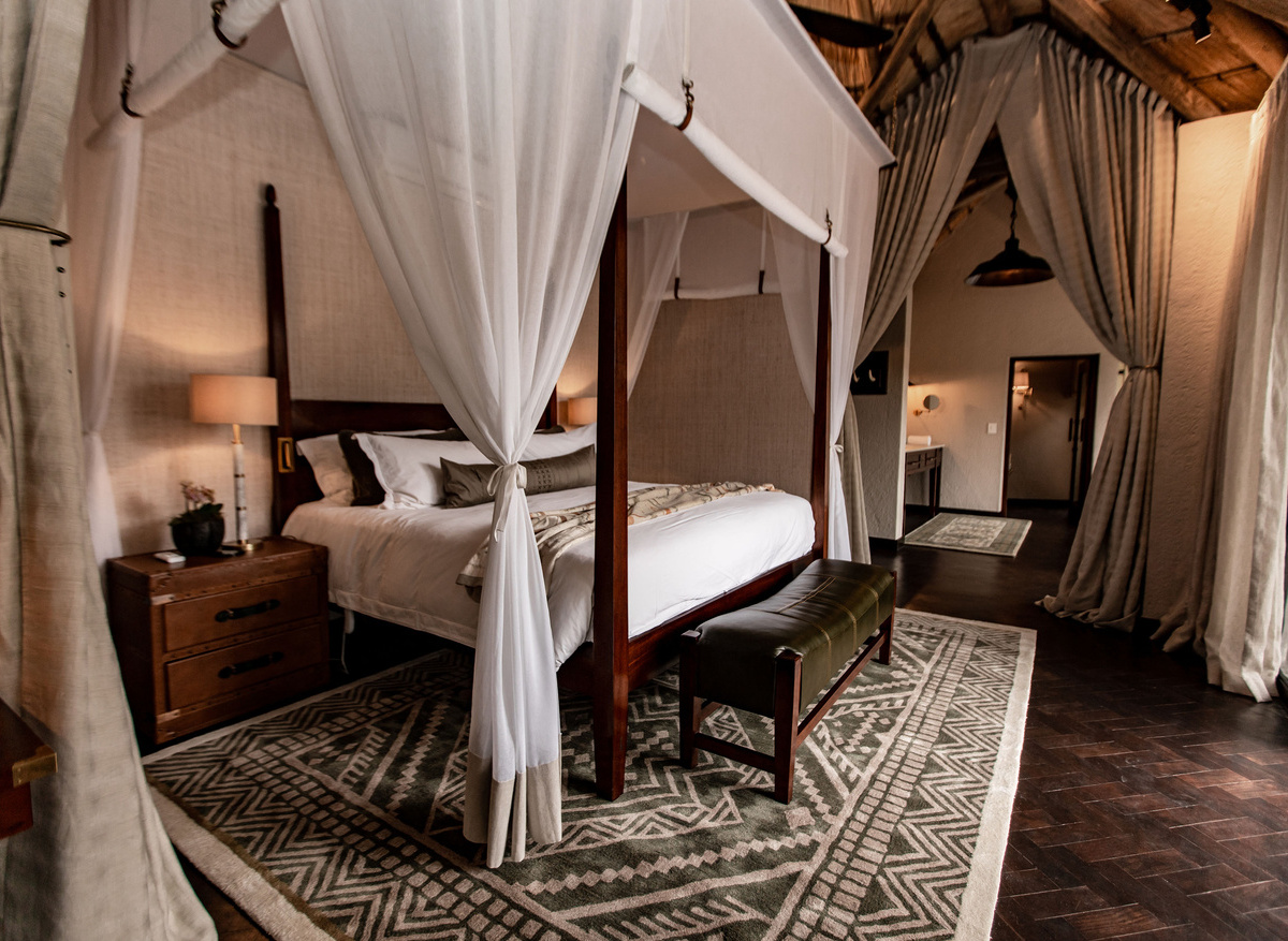 Dulini Moya - Suite Bedroom (1).jpg