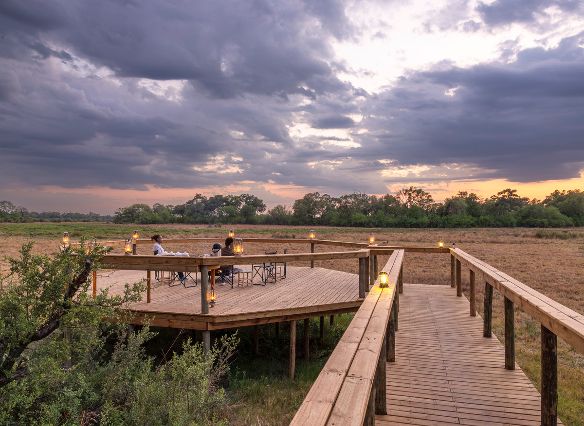 Dramatic views over the fire pit at Camp Khwai.jpg