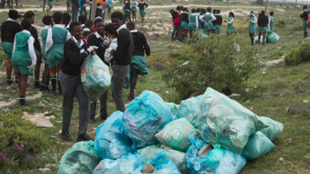 Mfesane kids cleaning Addo Road2.png