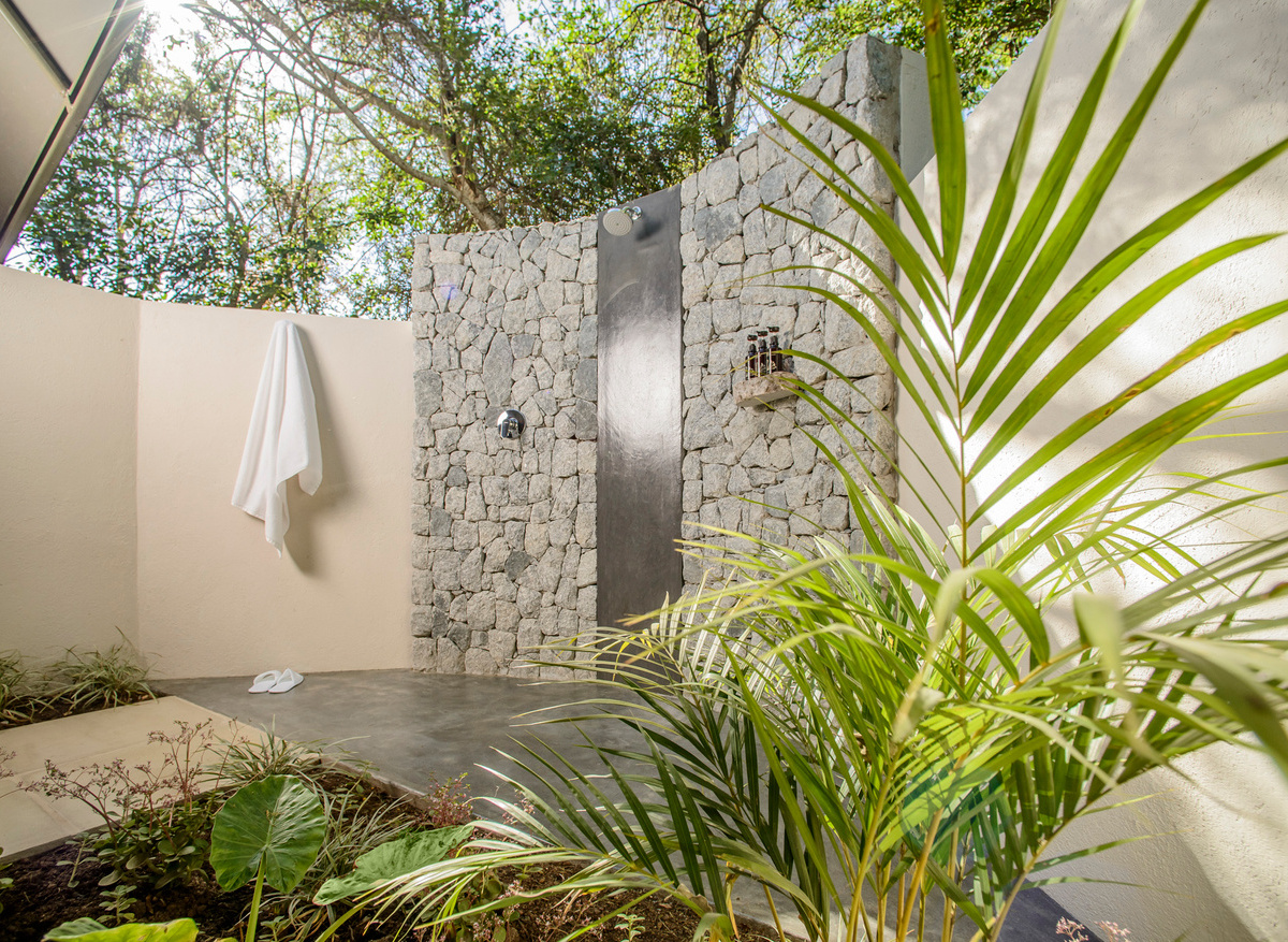 Savanna outdoor shower
