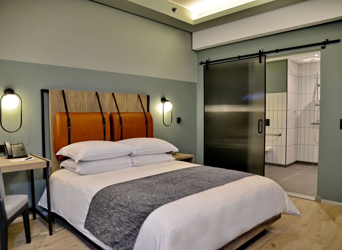 Courtyard Waterfall Double