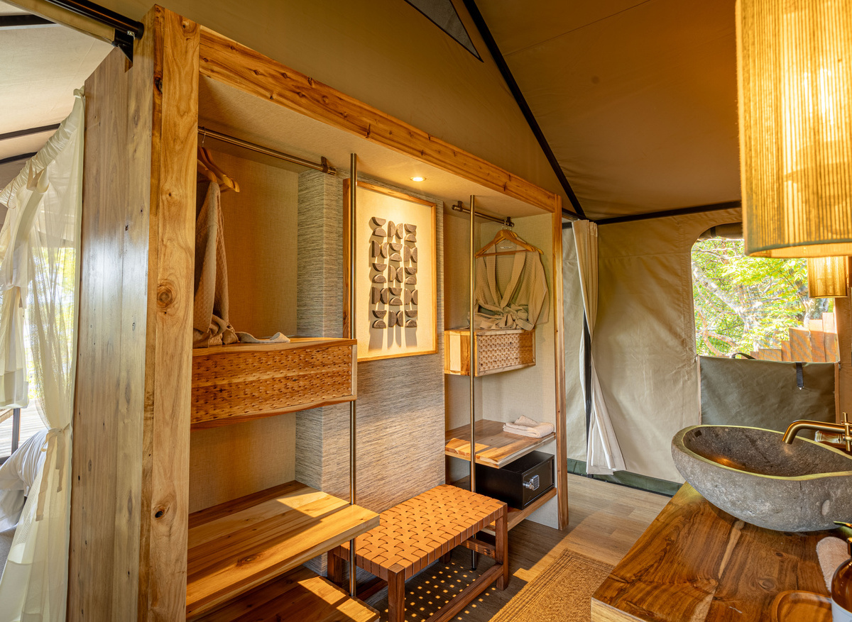MAWIMBI Bush Camp - Tented Suites with private en suite bathroom