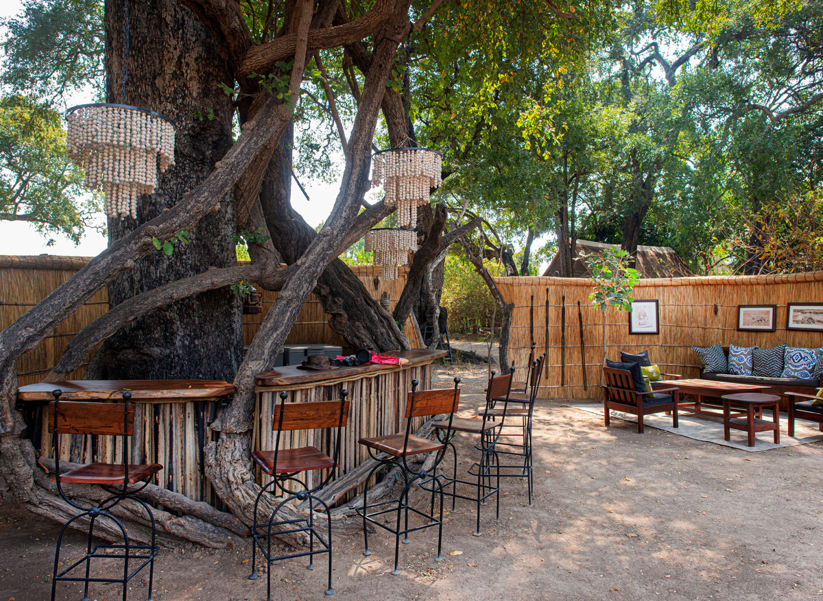 Mwamba Bush Camp bar