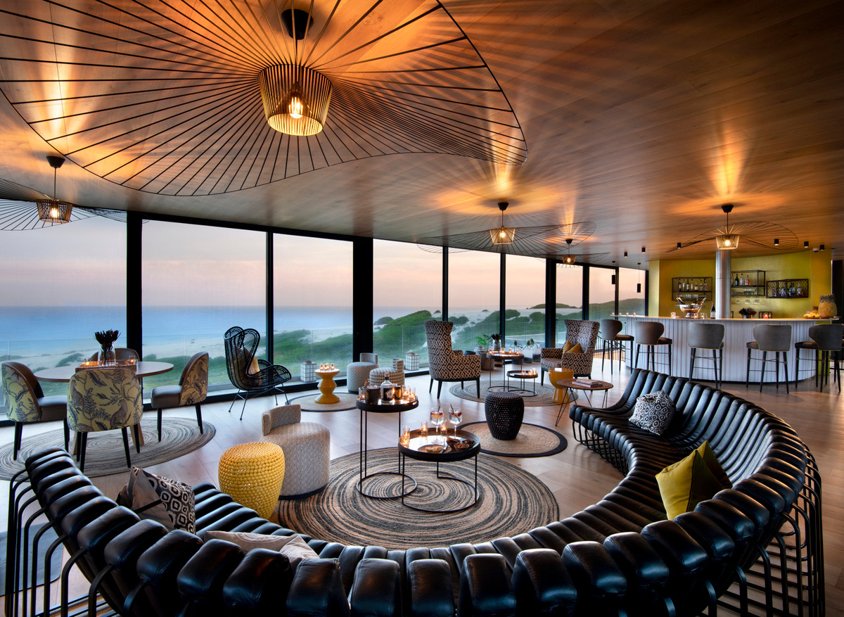 Morukuru Beach Lodge - bar and lounge area.JPG