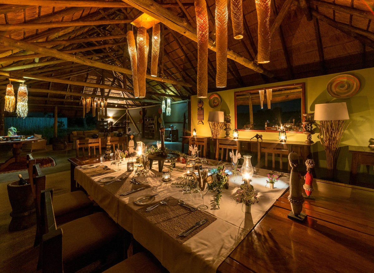 CampHwange_dining_01