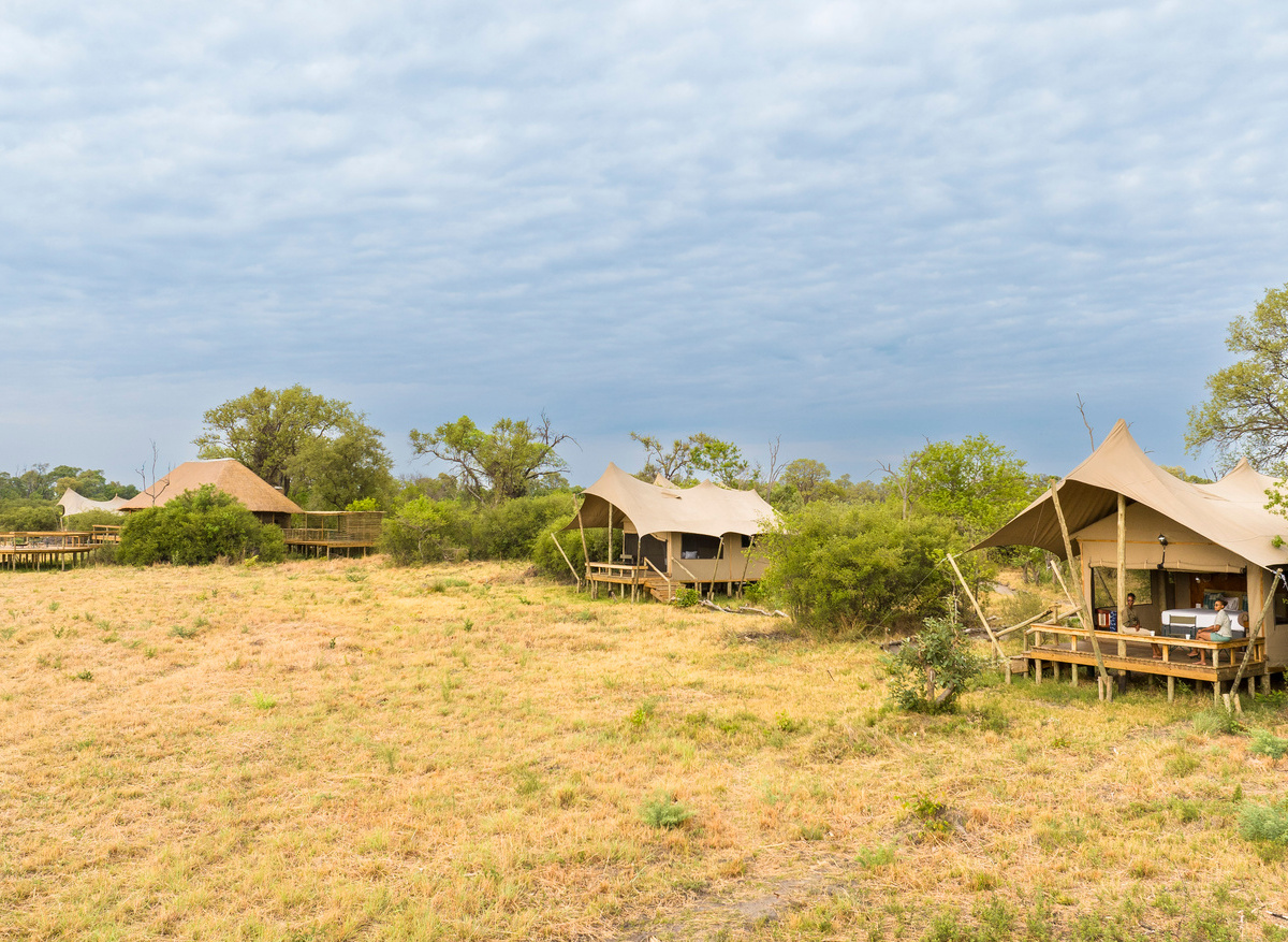 Well spaced tents at Camp Khwai.jpg