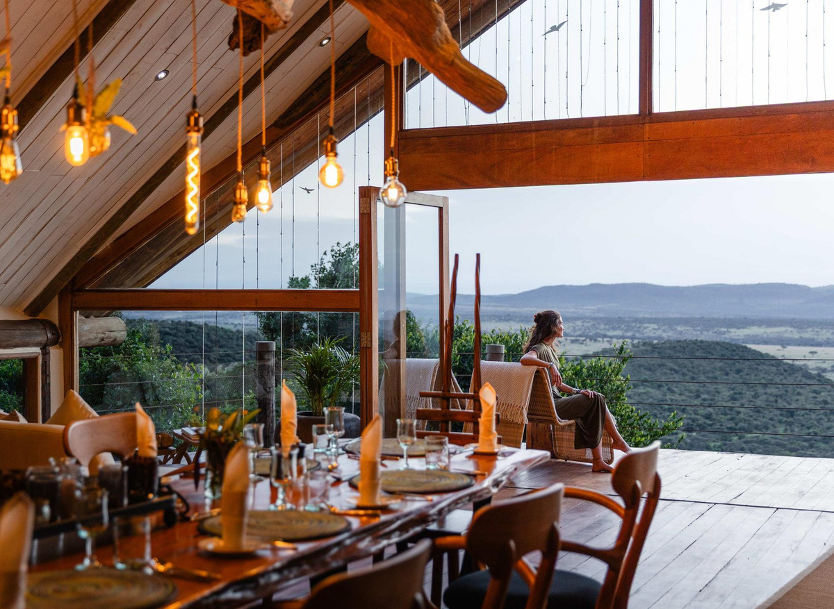 Cottar's Bush Villa Dining Table