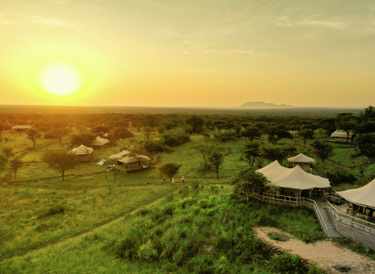 Kifaru Lodge sunset serengeti 