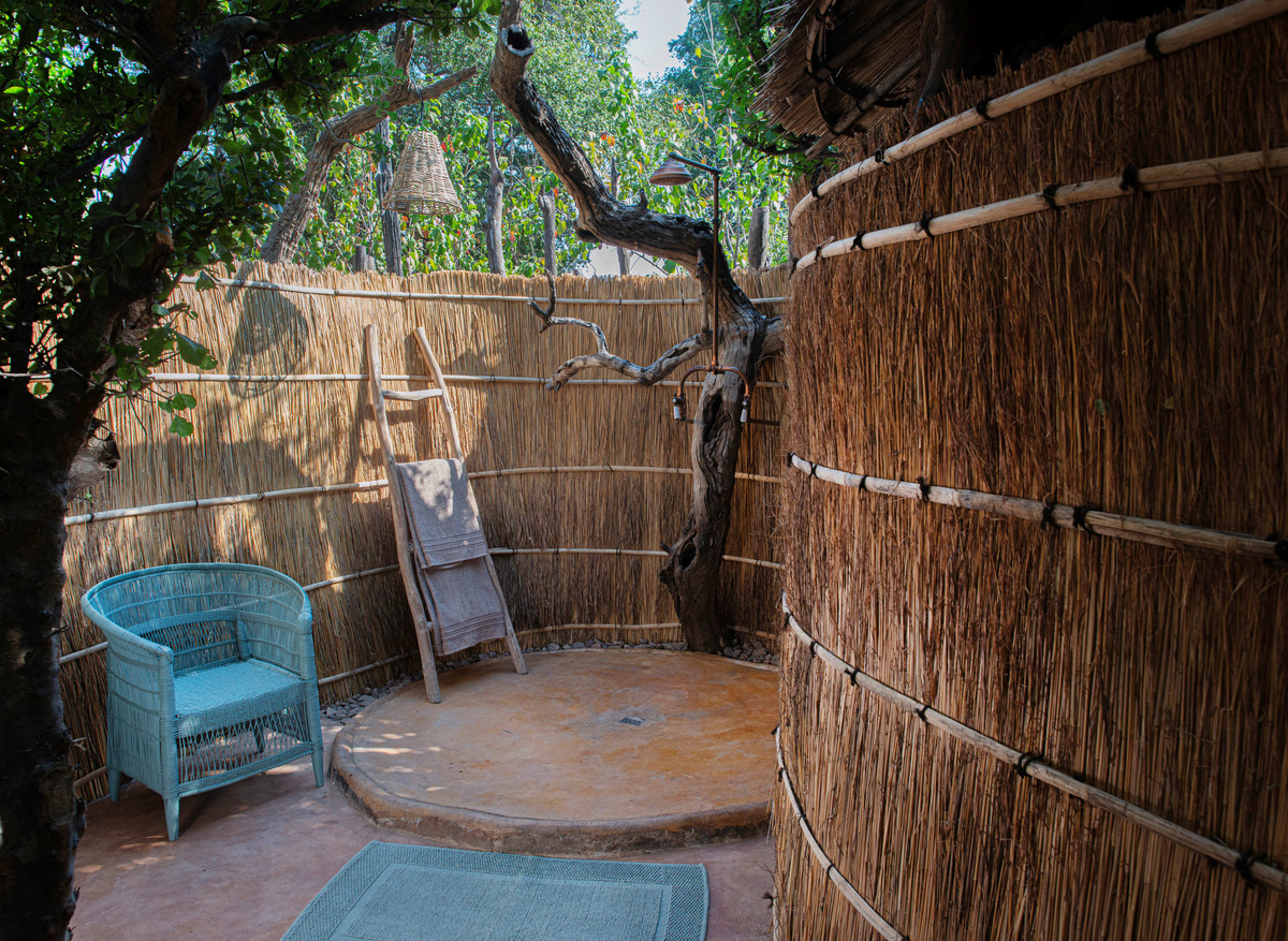 Mwamba Bush Camp bathroom