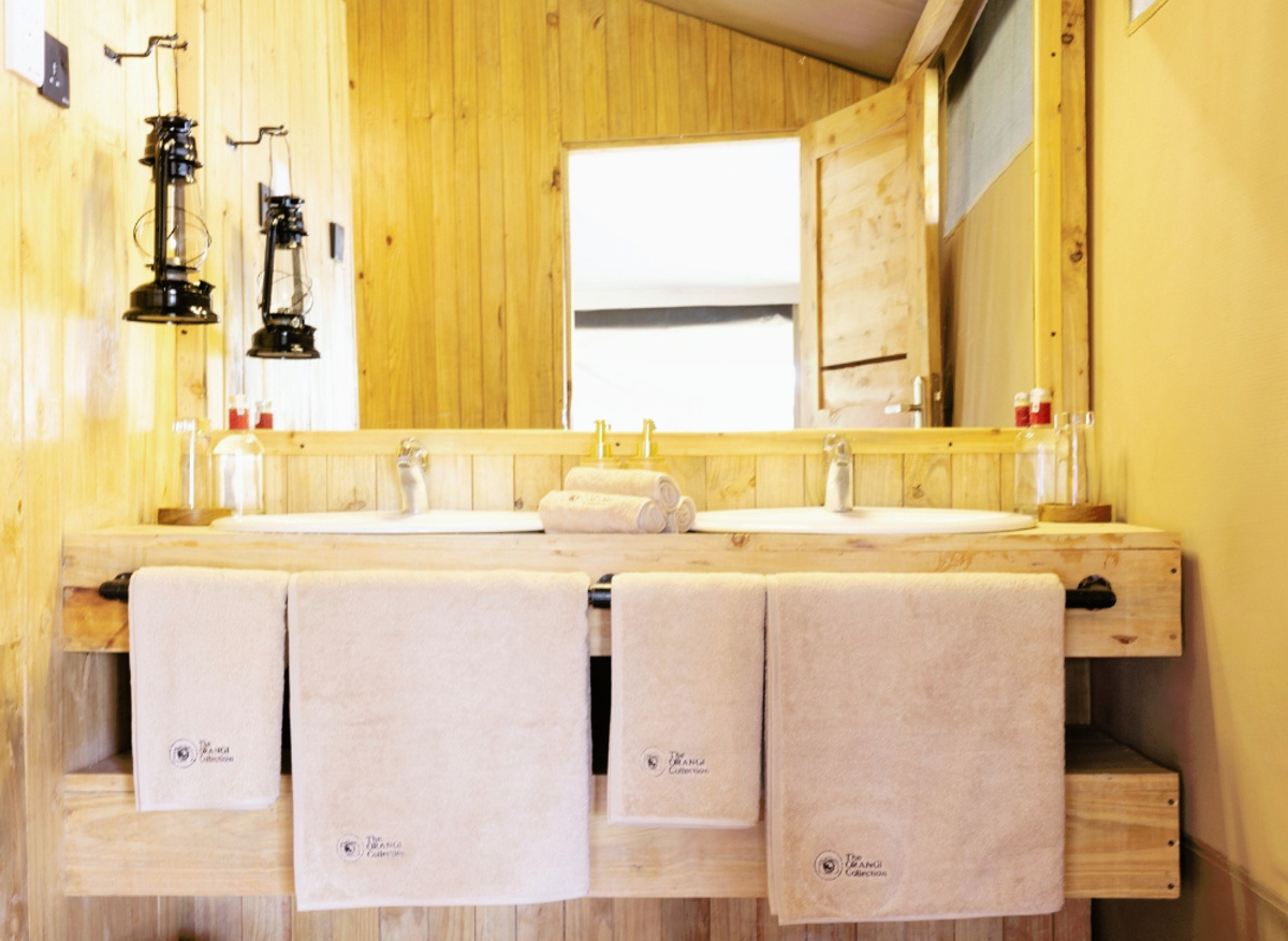 Kifaru Lodge luxury bathroom