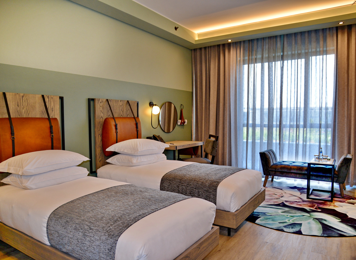 Courtyard Waterfall Twin