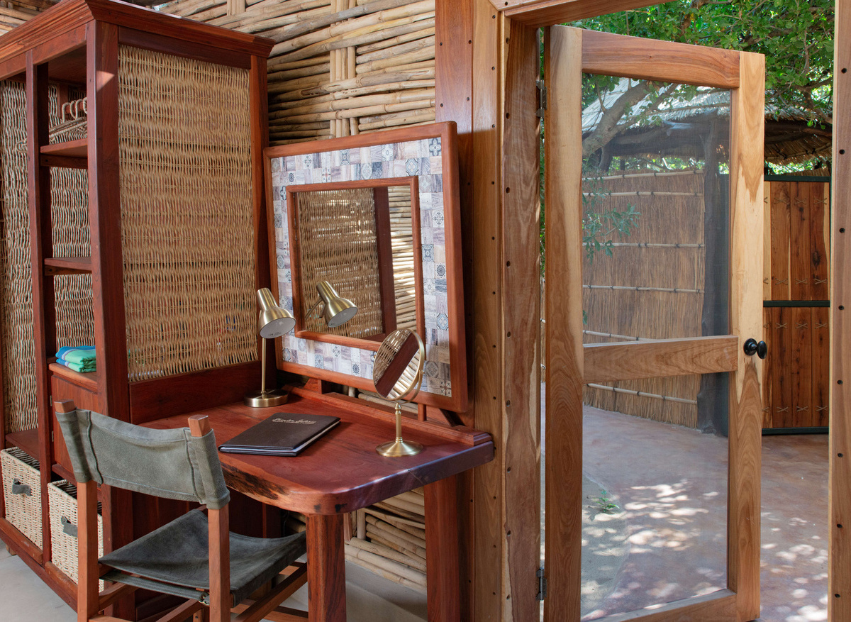 Mwamba Bush Camp vanity desk