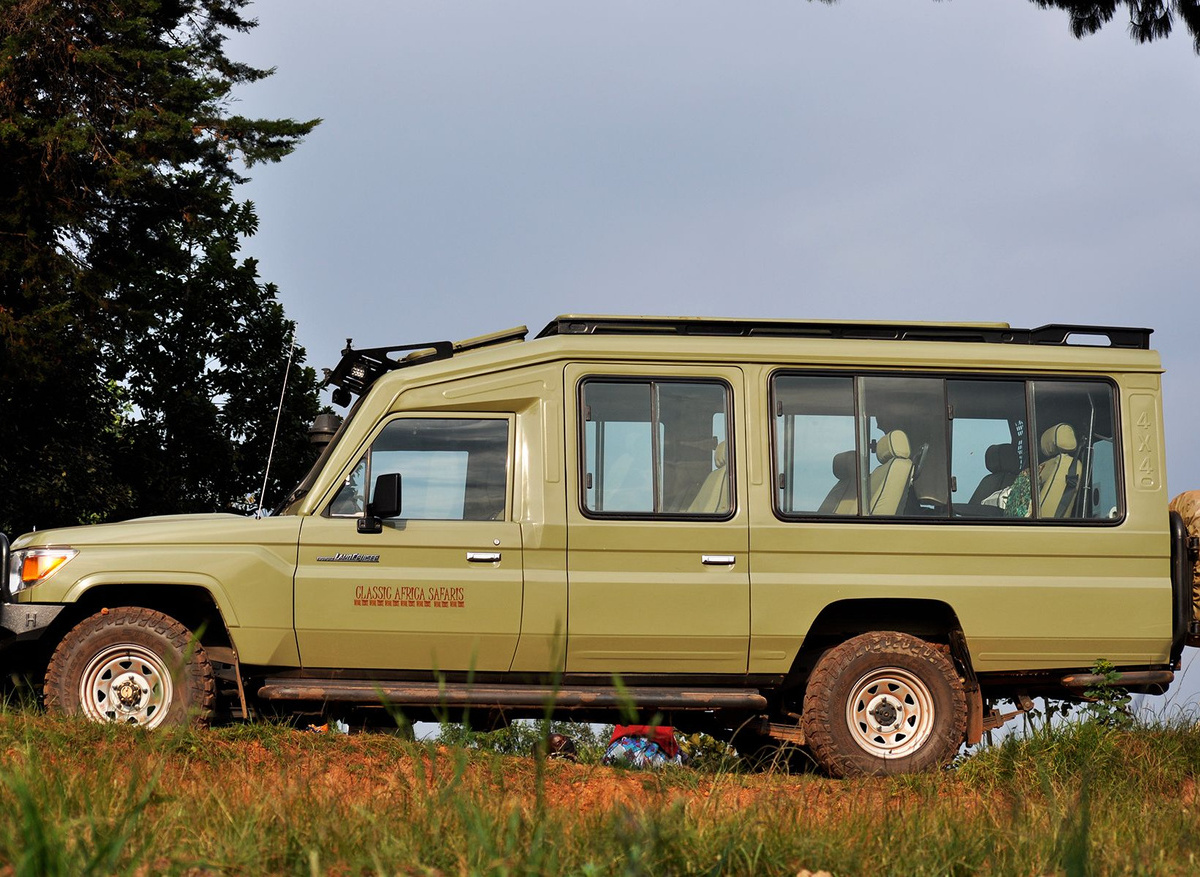 CAS vehicle in Bwindi 2.jpeg