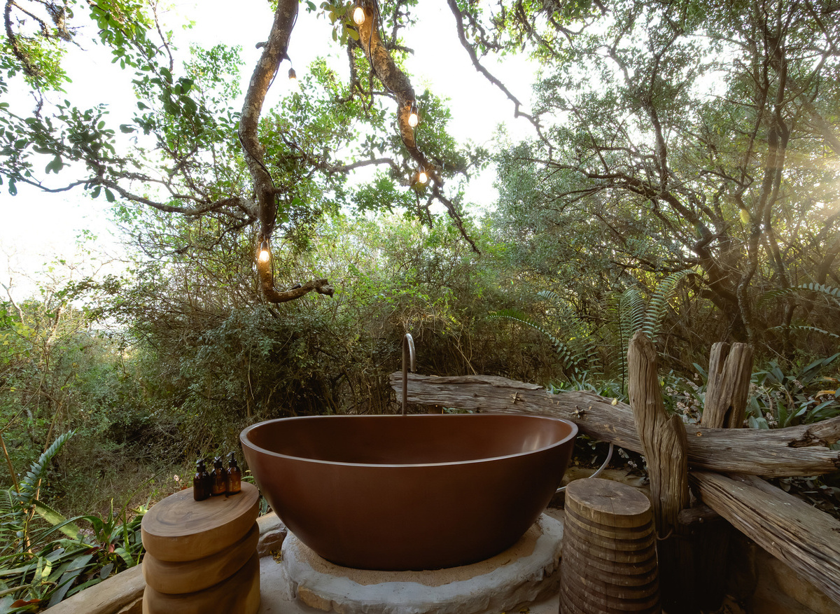 Camp Figtree, Ivory Luxury Suite outdoor bath