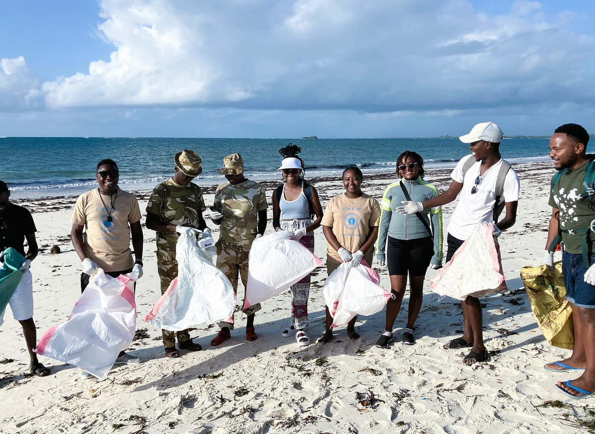9Beach cleanup.jpg