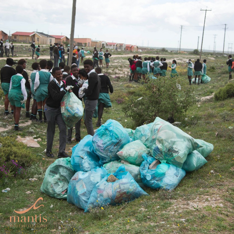 Mfesane kids cleaning Addo Road2.png