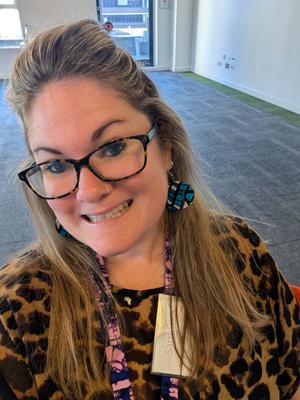 Samantha Kelly Headshot.jpg