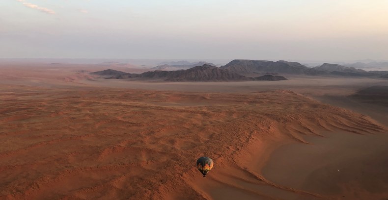 B958-7kwessi-dunes-hot-air-ballooning.jpg