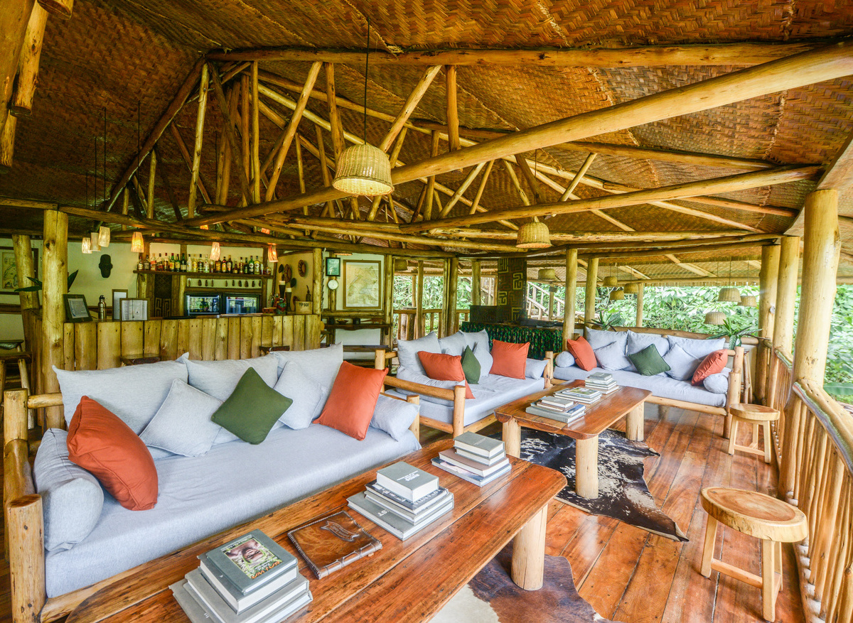 Buhoma Lodge - lounge 
