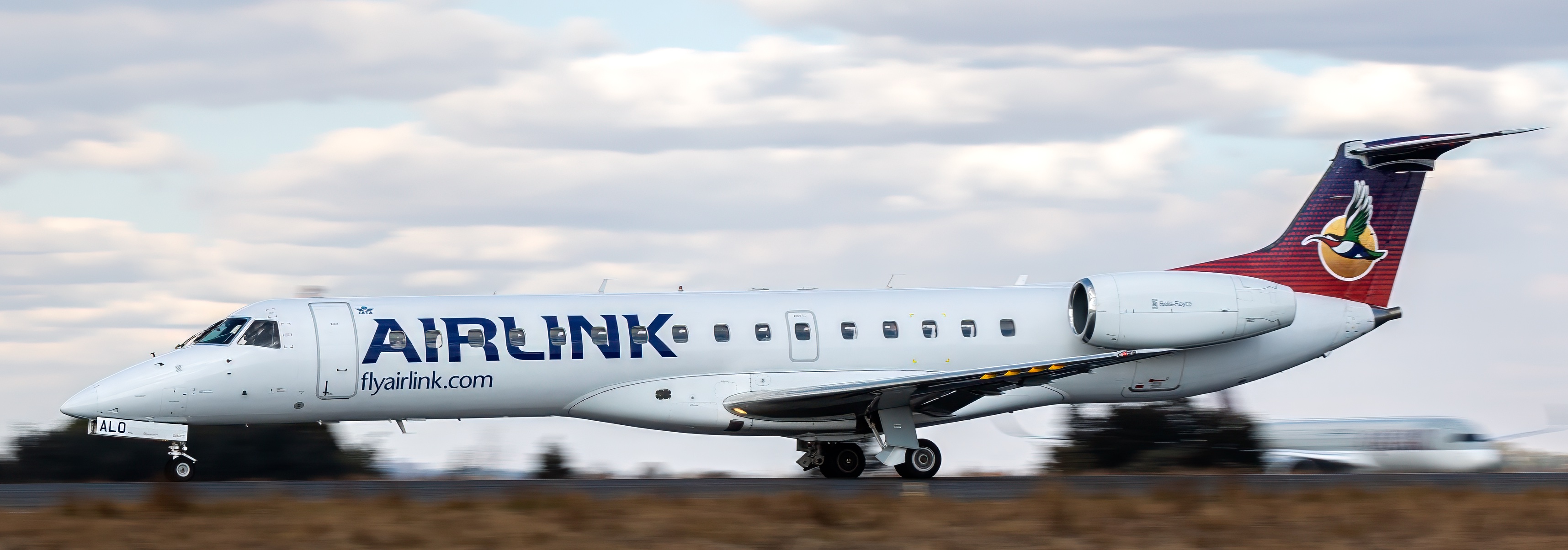 EMB145+-+J+de+Reuck+-+Airlink+2023.jpg