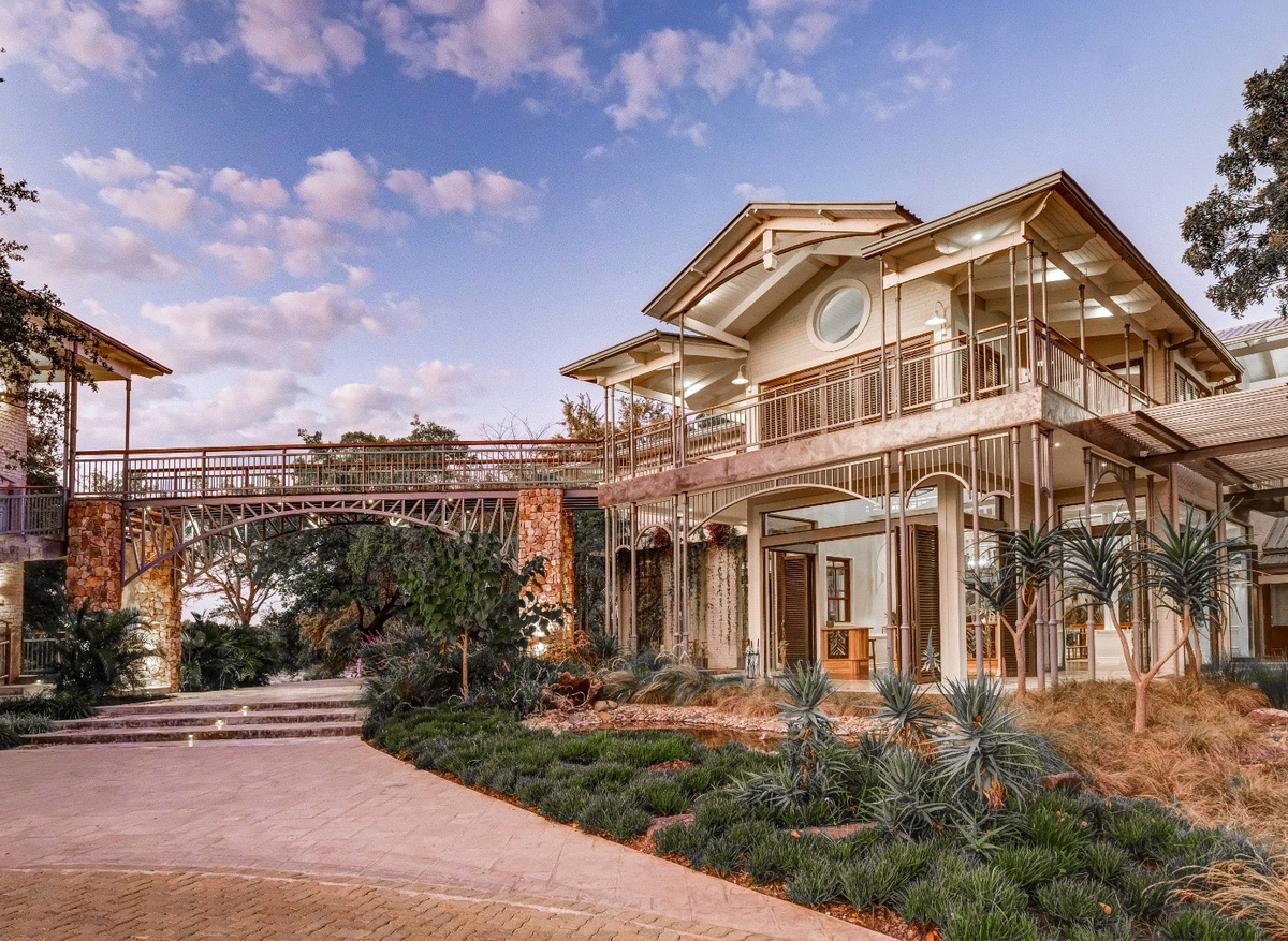 Palm River Hotel Entrance