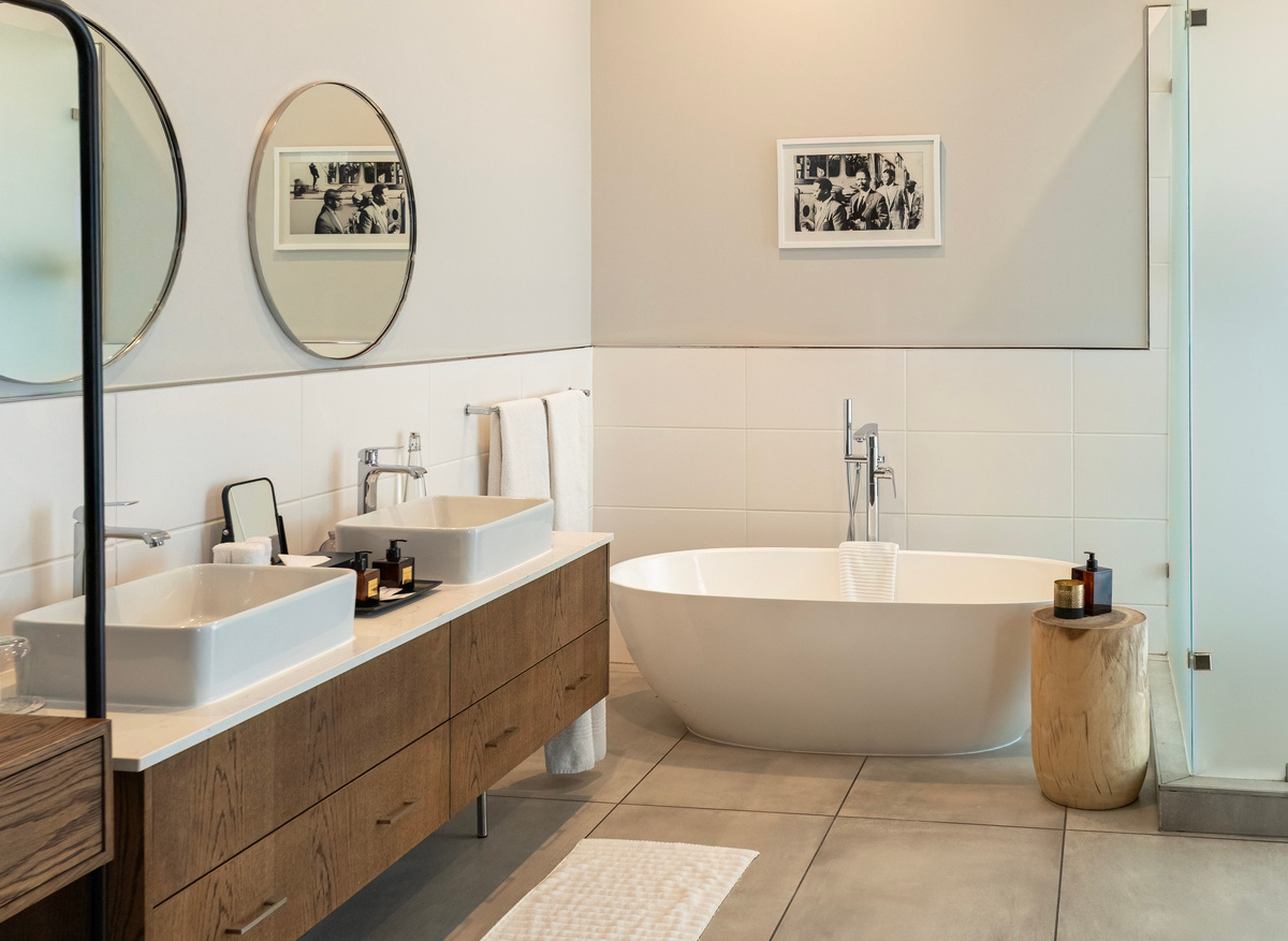 SM Room #8 bathroom.jpg