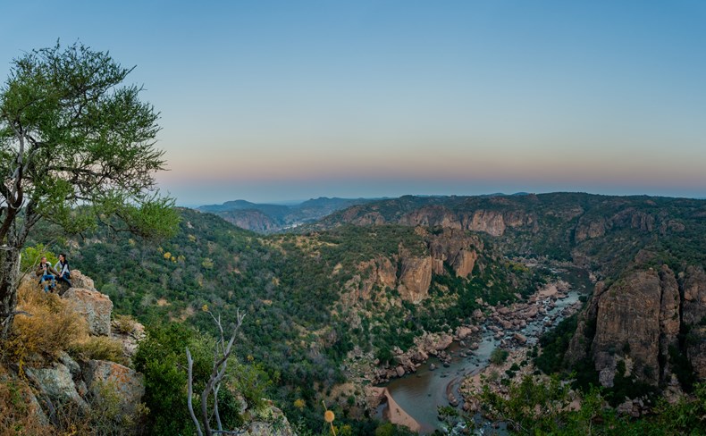 C28C-pafuri-lanner-gorge-landscape-view.jpg