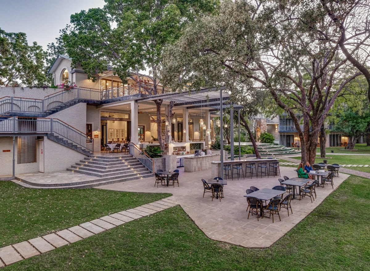 Outdoor bar and al fresco dining - PRH.jpeg