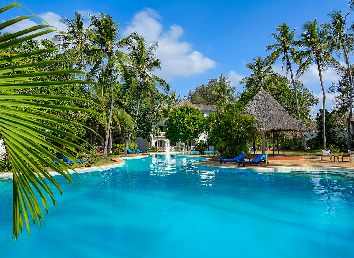 Diamonds Leisure Diani - Bustani Pool  002.jpg