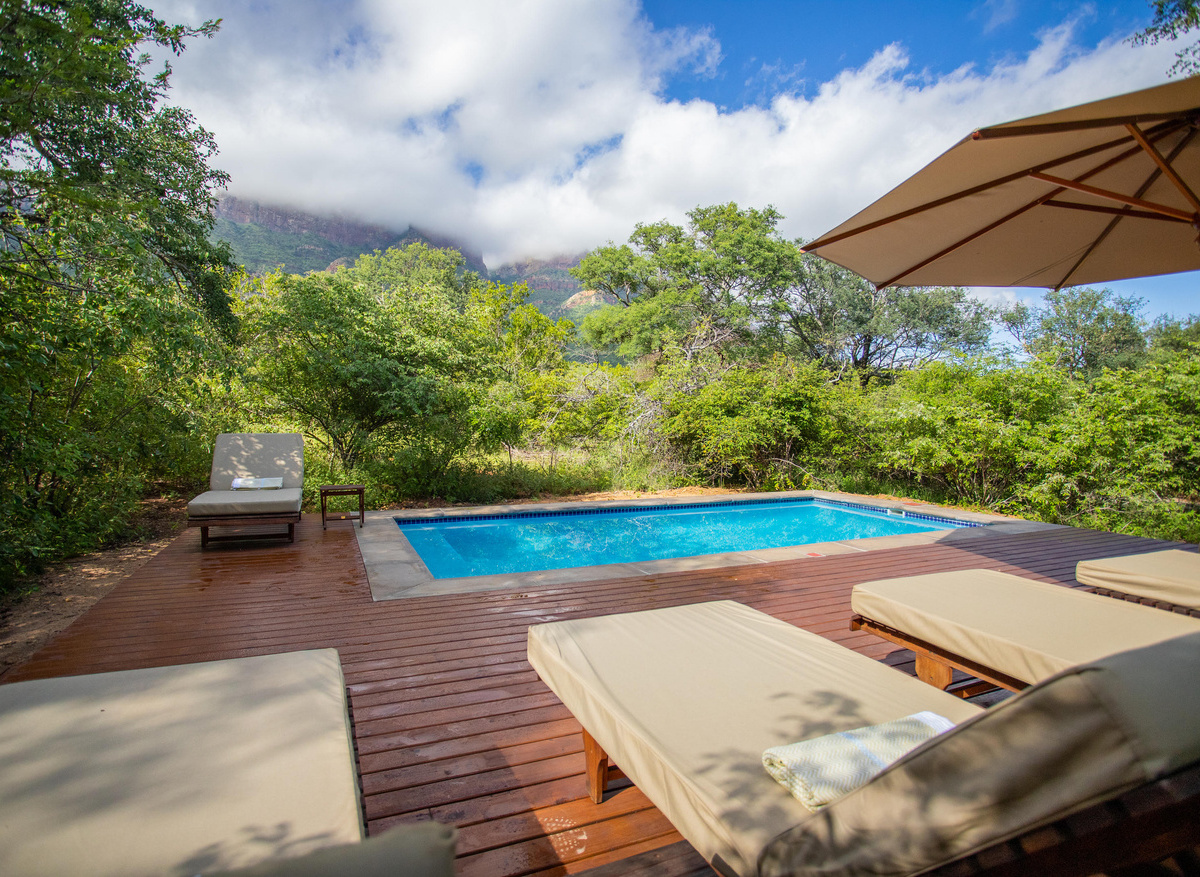 Pool with mountain view.jpg