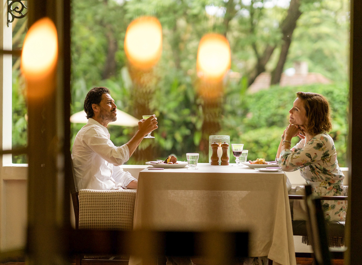 Legendary Lodge - dining on the veranda.jpeg