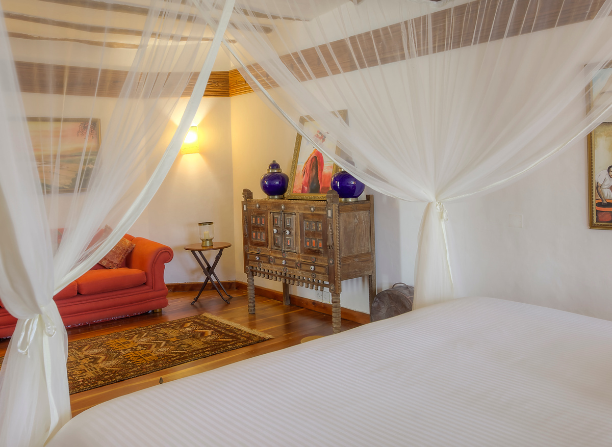 Lion in the Sun - Main Villa007.jpg