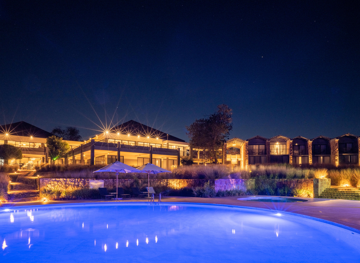 Akagera Game Lodge - swimming pool - 010.jpg