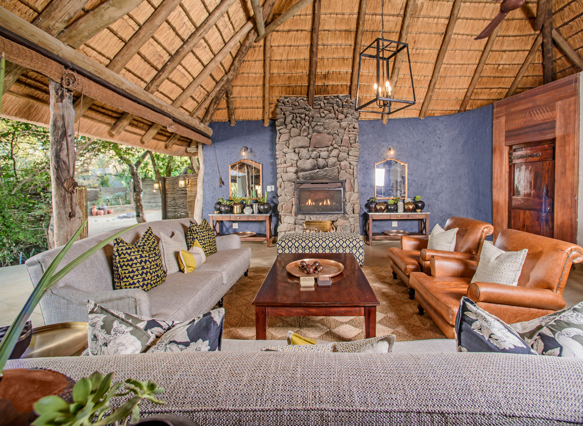 Savanna Main lodge lounge