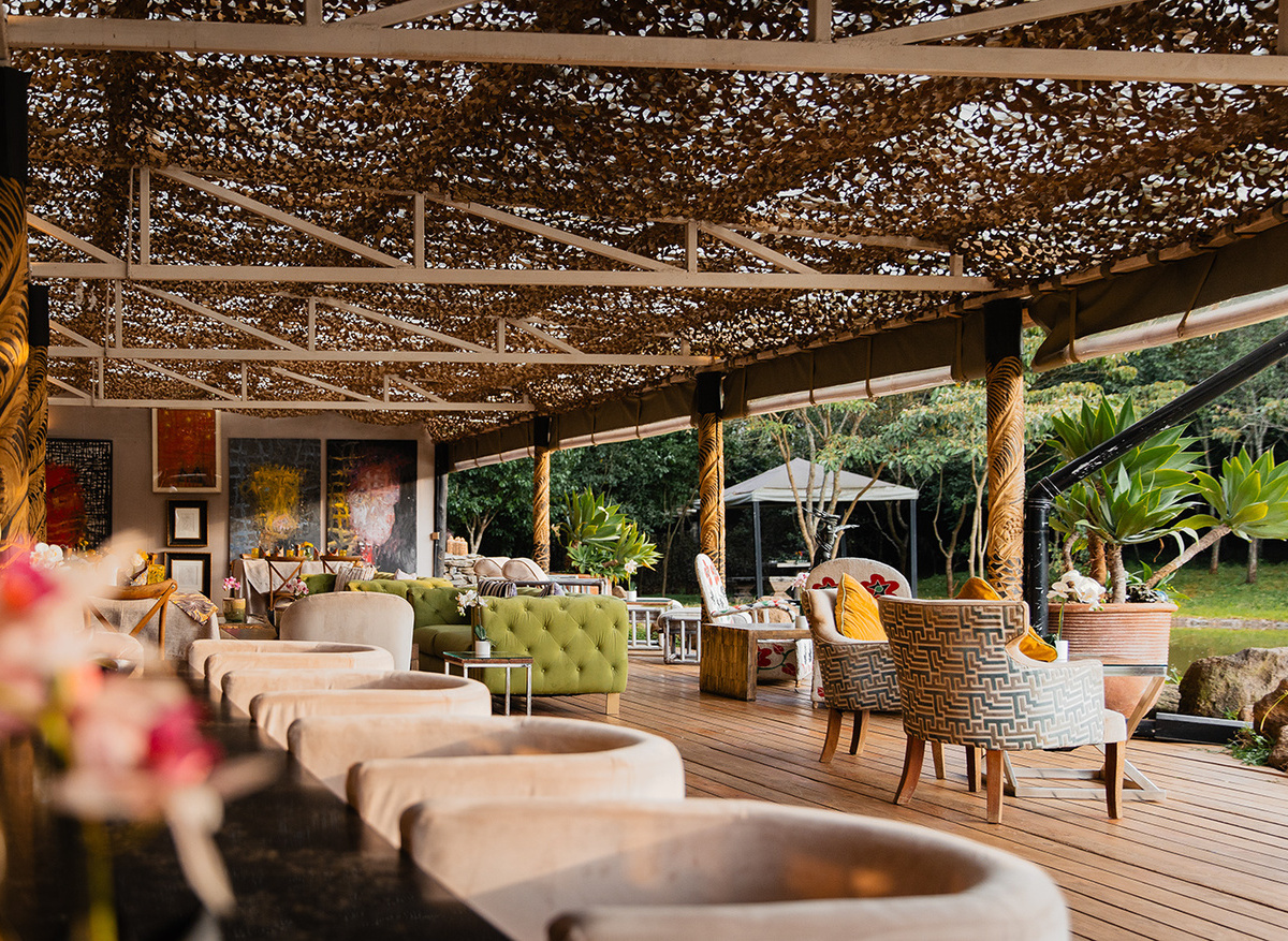 Hemingways Eden Residence |The Deck and Egg Bar 
