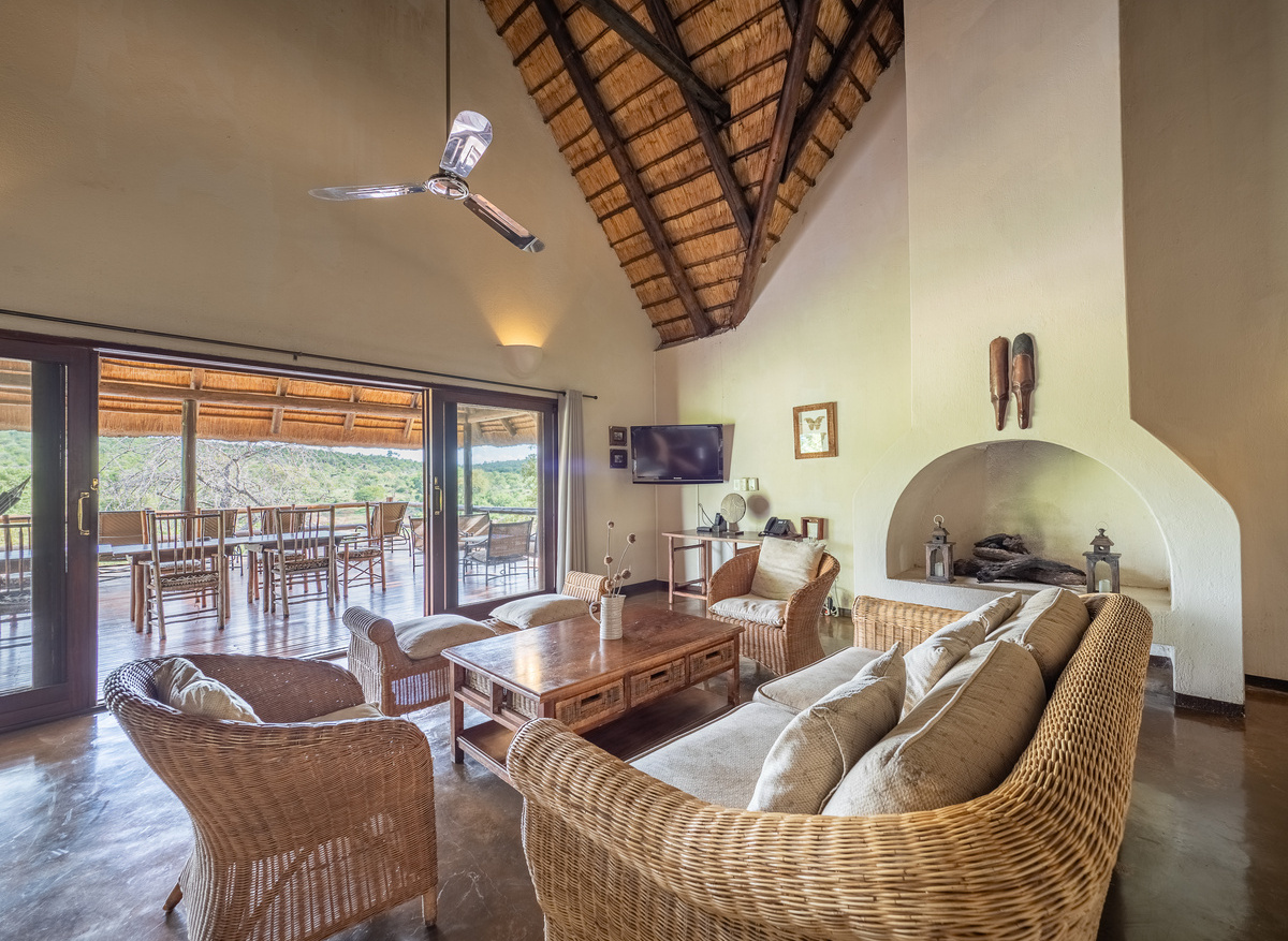 Olifant Villa Suite I Living Area.jpg