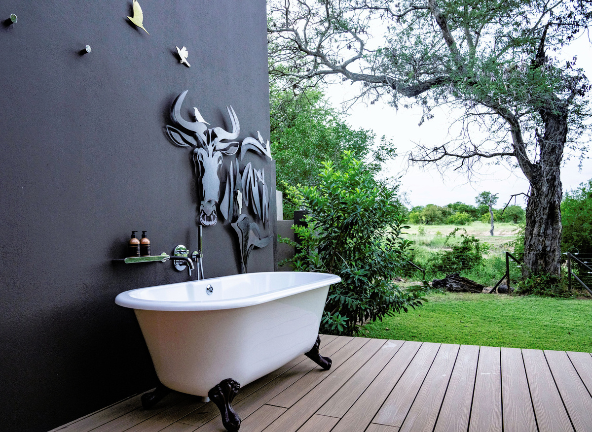 Deluxe Suite Outdoor Bath