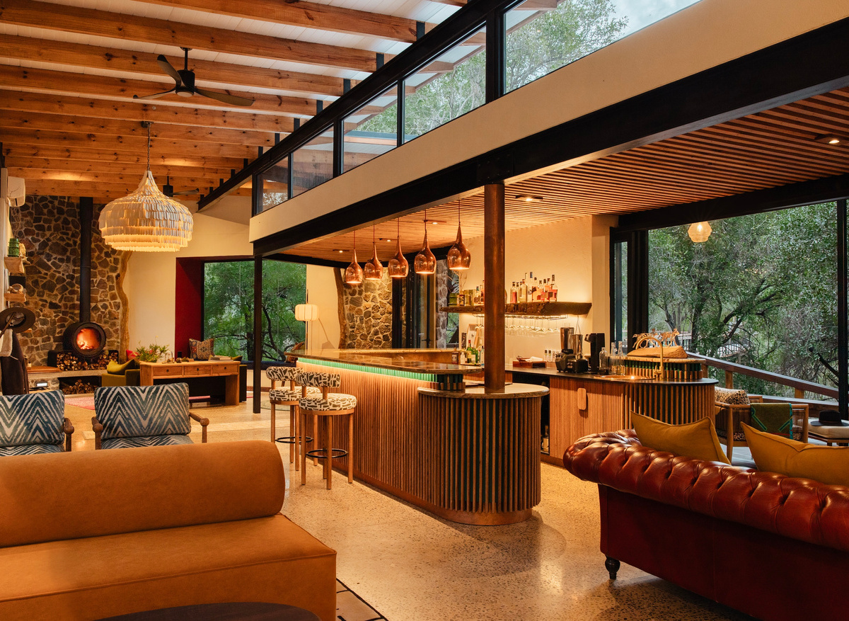 Jacis Main Lodge _ Bar.JPG