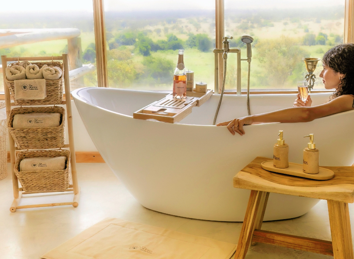 Orangi Lodge luxury bathtub view