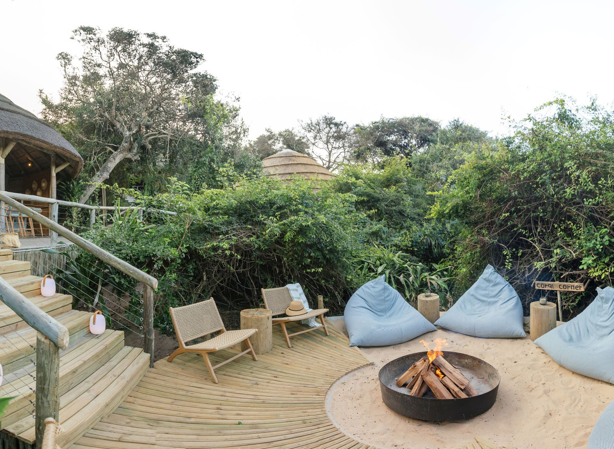 Thonga Beach Lodge - Fire and Bar