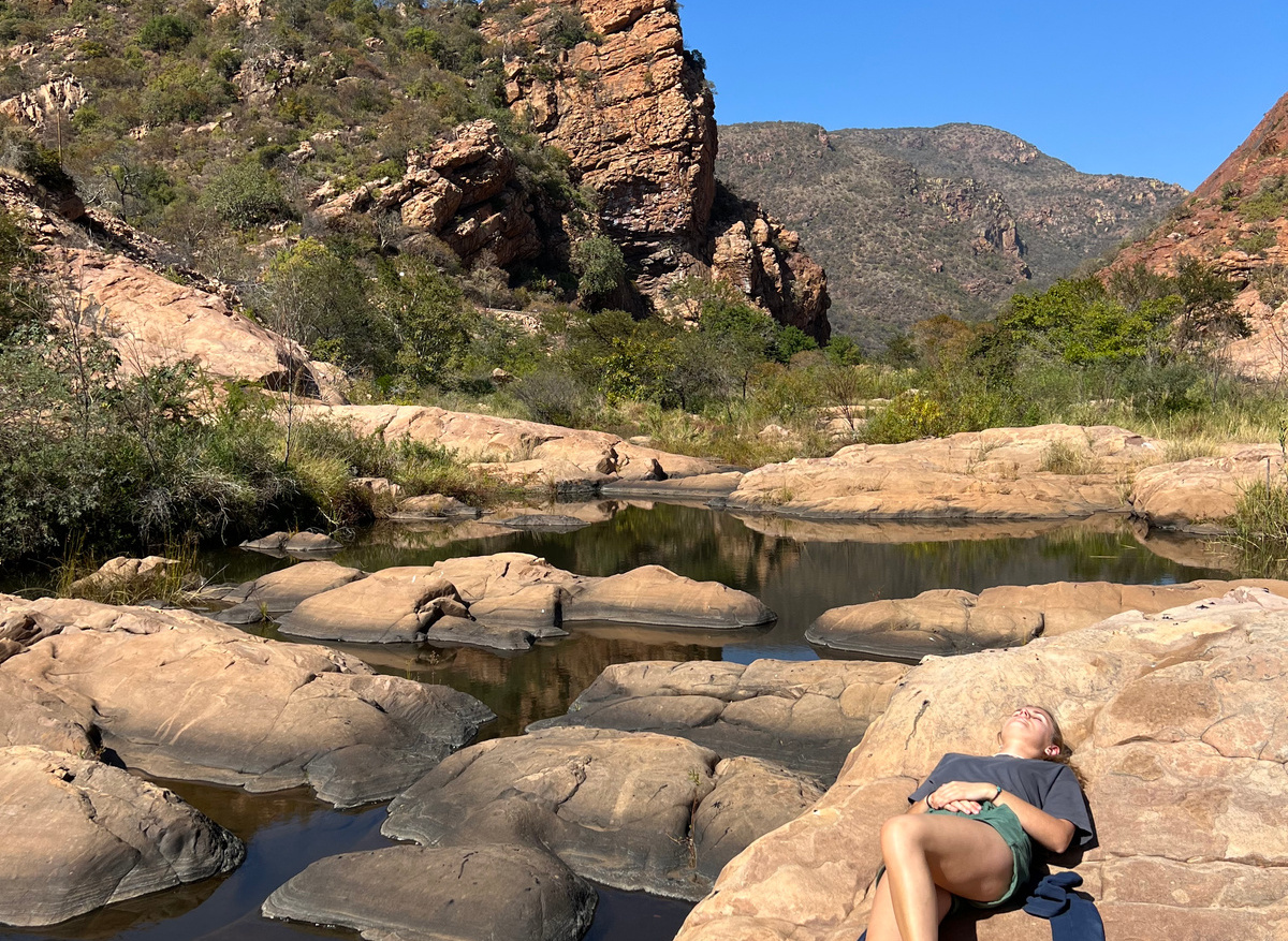 Rock Pools at Luvhondo.jpg